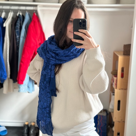 *Blue Floral Victoria Style Scarf - Picture 1 of 4